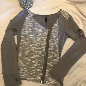 Zip up top! Form fitting